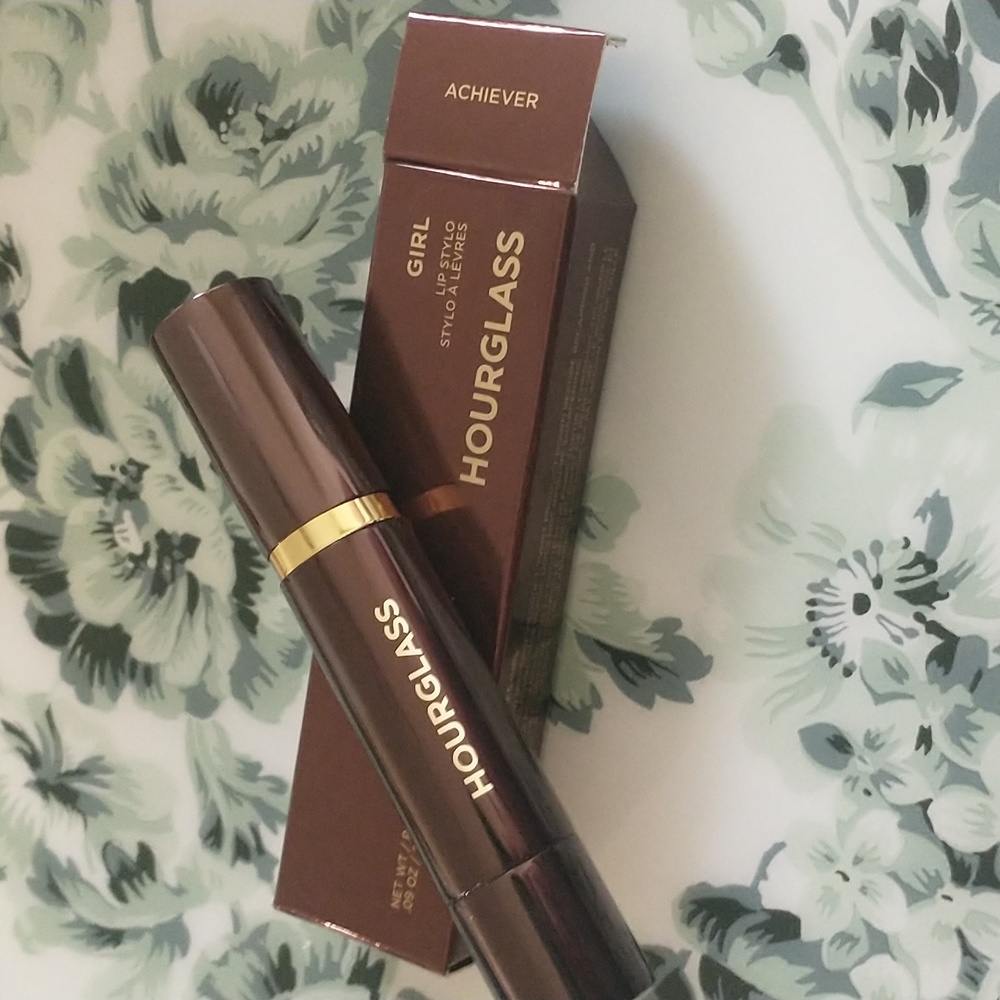 Hourglass Lip stylo lipstick Achiever